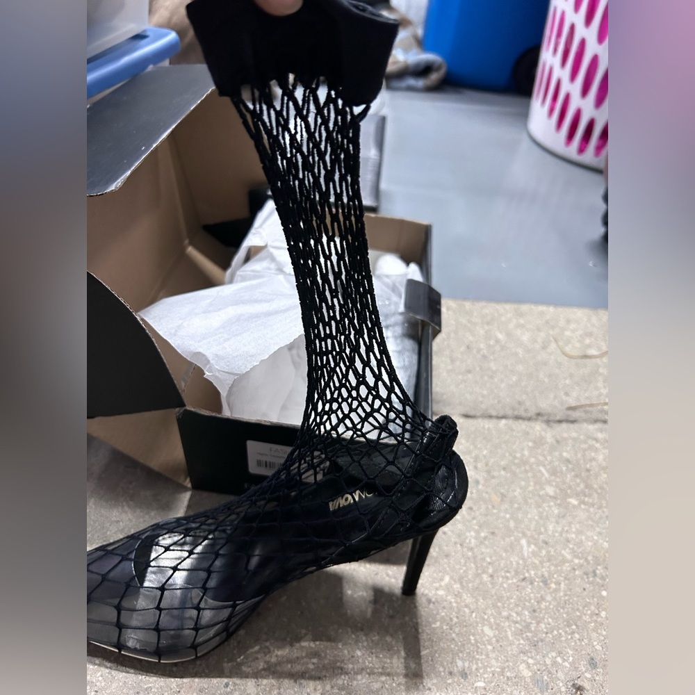 Black fish net heel